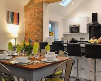 3 bedroom accommodation in Dunnington, near York - York - Dining room