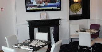 Clubhouse Hotel And Orchid Restaurant - Nairn - Dining room