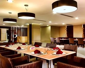 Orchardz Hotel Ayani - Pontianak - Restaurante