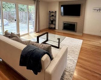 Modern, Renovated 5b/3ba near Apple, Kaiser - Santa Clara - Sala de estar