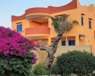 B&B Terra e Colori - Marina di Mancaversa - Edificio