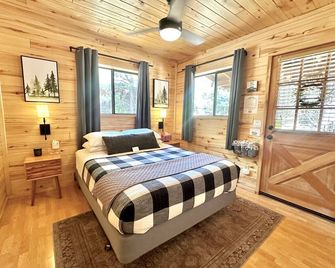 Juniper Grove | Loft & Personal Hot Tub! - Heber-Overgaard - Habitación