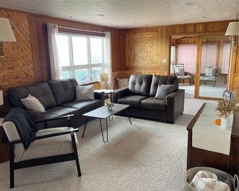'Lakeview' 5 Bed-2 Bath Hovde Resort - Devils Lake - Obývací pokoj