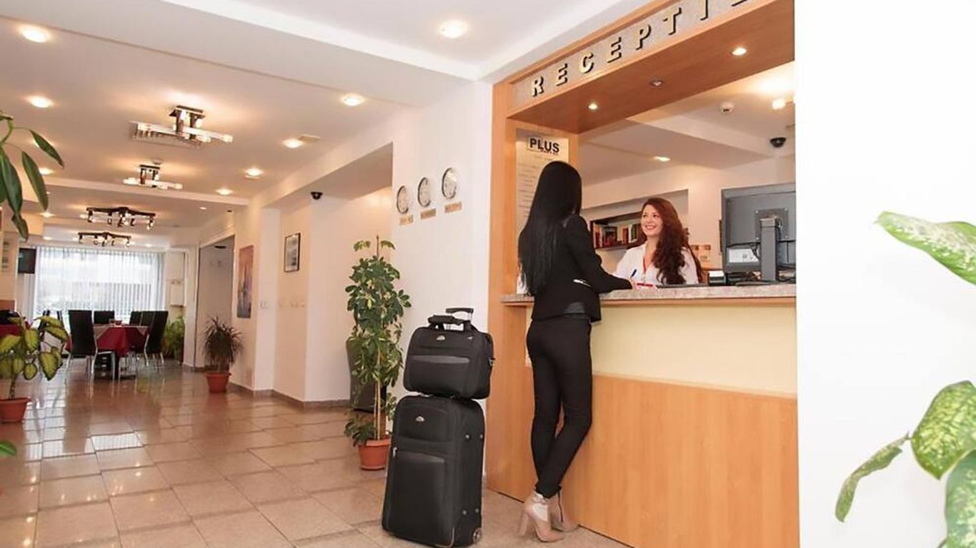Plus Hotel