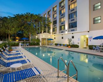 Holiday Inn Express Hotel & Suites Ft. Lauderdale-Plantation, An IHG Hotel - Plantation - Zwembad