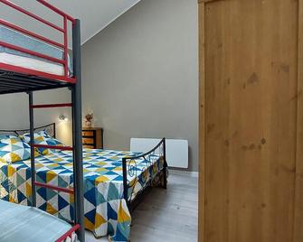 2 Bedroom Cozy Apartment In Vayres - Vayres - Bedroom