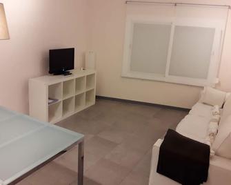 Barcelona Marta´s Flat 3 - Sant Andreu (Long Stay) - Barcelona - Sala de estar