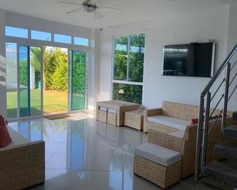 Mandalay Coast Cabana Cerca A La Playa - Juan de Acosta - Living room