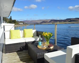 Waterside Villa, shore front location with 22m balcony, 5 bathrooms, sleeps 8 - Tighnabruaich - Balkon