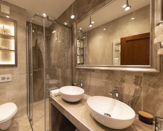 Heritage Hotel Tisno - Tisno - Bathroom