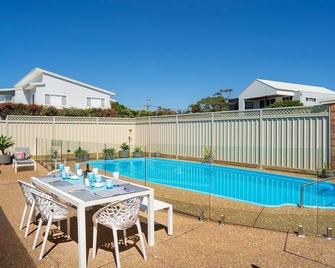 Sea Glass @ Woonona Beach - family holiday home - Bulli - Pool