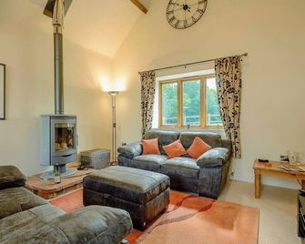 1 bedroom accommodation in Rufford, near Newark - Mansfield - Living room