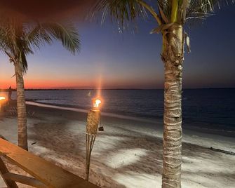 Villa in Paradise - Two Seat Golf Cart Now Included With Rental !! - 馬施港 - 海灘