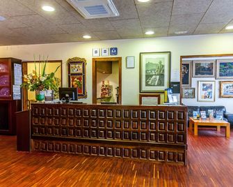 Galeon - סיטגס - דלפק קבלה