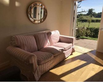Little Park Farm - Stratfield Mortimer - Living room