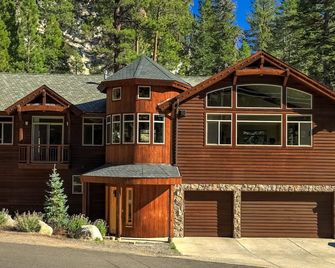 Heavenly Mountain Chalet - Skiing, Pets, Hot tub - Stateline - Building