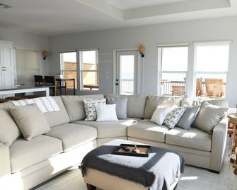 Beach Front Oasis with Breath-taking Views - Gilchrist - Sala de estar