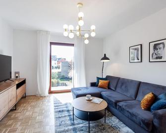 Rhein-Lahn Living - Modernes Design - Balkon mit Aussicht - Zentrale Lage nahe Rhein und Martinsburg - Lahnstein - Wohnzimmer