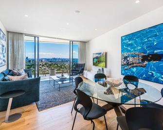 Aqua Spectacular Situated in the heart of trendy, cosmopolitan Bondi Junction - Bondi Junction - Dining room