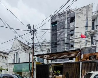 RedDoorz Plus @ Pasar Baru - Jakarta