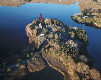 Lovely waterfront home located on Little River Estuary - Dartmouth - Piscina