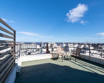 Penthouse Plaza Cagancha con Parrillero propio. - Montevideo - Balcony