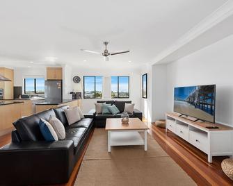 Jetty Escape Townhouse - Coffs Harbour - Oturma odası