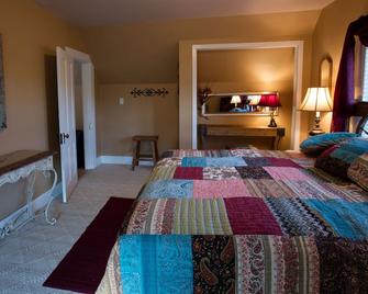 An Enchanting Guest House Offering Many Extra Facilities And Activities - Miles City - Bedroom