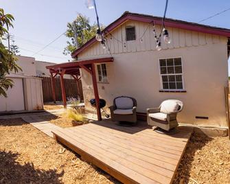 Coastal Bungalow Retreat, Prime Ventura Living! - Ventura - Patio