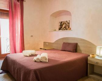 Camere Al Santuario-Gli Arcangeli - Monte Sant'Angelo - Bedroom