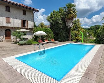 Casa Frey apt. 3 room apartment on Lake Orta with garden and swimming pool - Ameno - Piscina