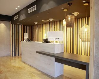 Longoria Avenida - Berrón - Recepción