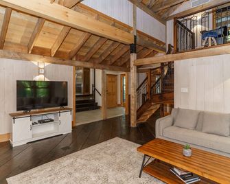 Luxury Muskoka Dream Cottage Hottub Best Sunsets - Bala - Living room