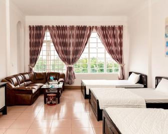 Hotel Ngoc Han - Банметуот - Спальня