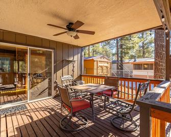 Come up North to our cozy cabin in Munds Park! - Munds Park - Balcony