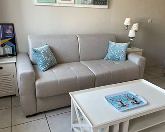 A Cosy Holiday Cottage On The Edge Of The Rance Between St Malo And Dinan - Pleudihen-sur-Rance - Salon