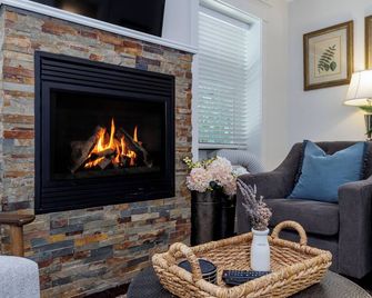 Hillshire Guest Suite Available February 1st - Tigard - Living room