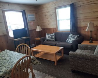Mayfield Country Cottages - Cavendish - Living room