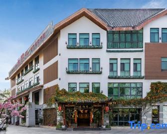 Yimi Sunshine Boutique Hotel (Xichang Qionghai Wetland Park) - Ляншань