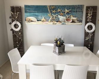 Beautiful apartment with sea views, 5 min walk to the beach. Cap roig - El Perello - Dining room