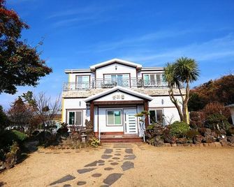 Seogwipo Yetmaeul Pension - Seogwipo - Building