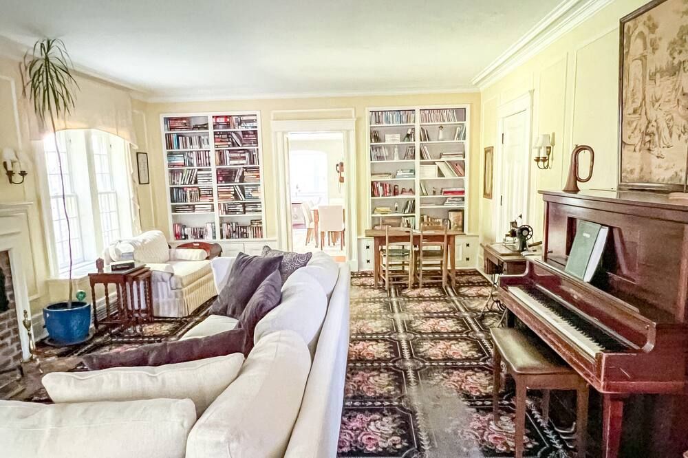 Kilburn Manor 1820 Historical house - Malone - Huiskamer