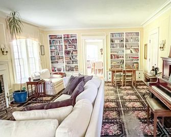 Kilburn Manor 1820 Historical house - Malone - Huiskamer