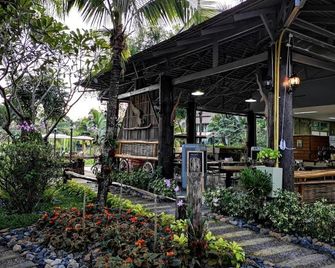 Royal Train Garden Resort - Hang Dong - Terasa