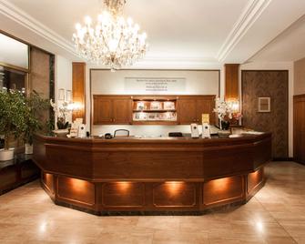 Centro Hotel National Frankfurt City - Frankfurt am Main - Front desk