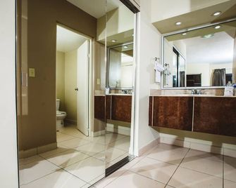 Del Mar Inn Rosarito - Rosarito - Badkamer
