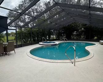 Luxury Cabana at Ostrich Ranch, Petting Zoo Safari - Sebring - Pool