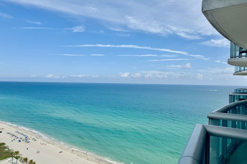 Ocean-view Condo Hotel Marenas Resort near Aventura Mall. - Sunny Isles Beach - Plage