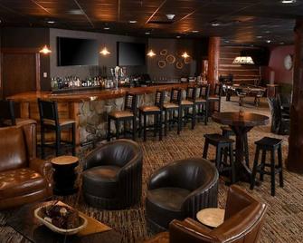 Cozy Lodge Retreat Near Mississippi River with Pool and Free Breakfast - Onalaska - Бар