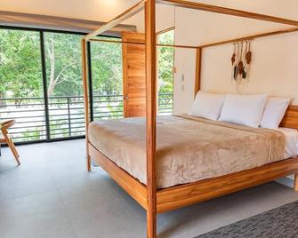 Villa Guacamaya Roja - Luxury 4 Bed & Pool in Playa Grande, Walk to Beach & Surf - Playa Grande - Habitación